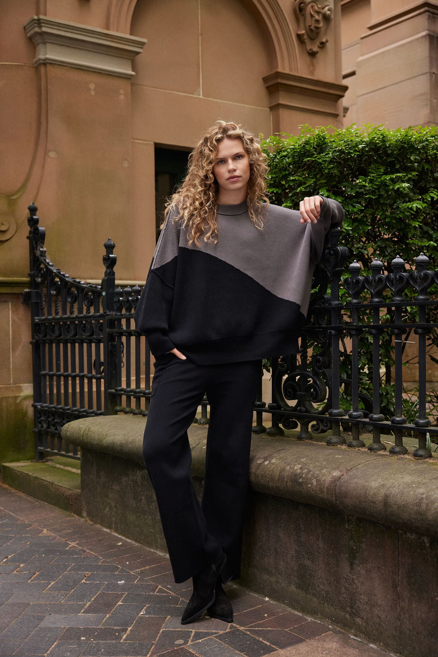 Neo Sweater - Black & Grey