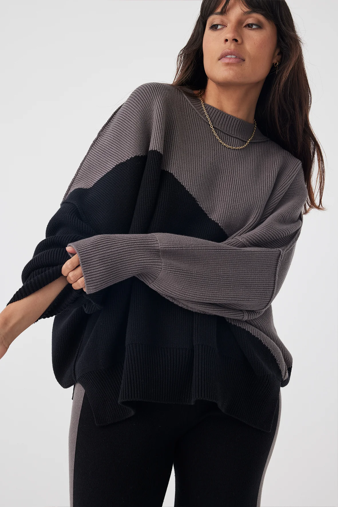 Neo Sweater - Black & Grey