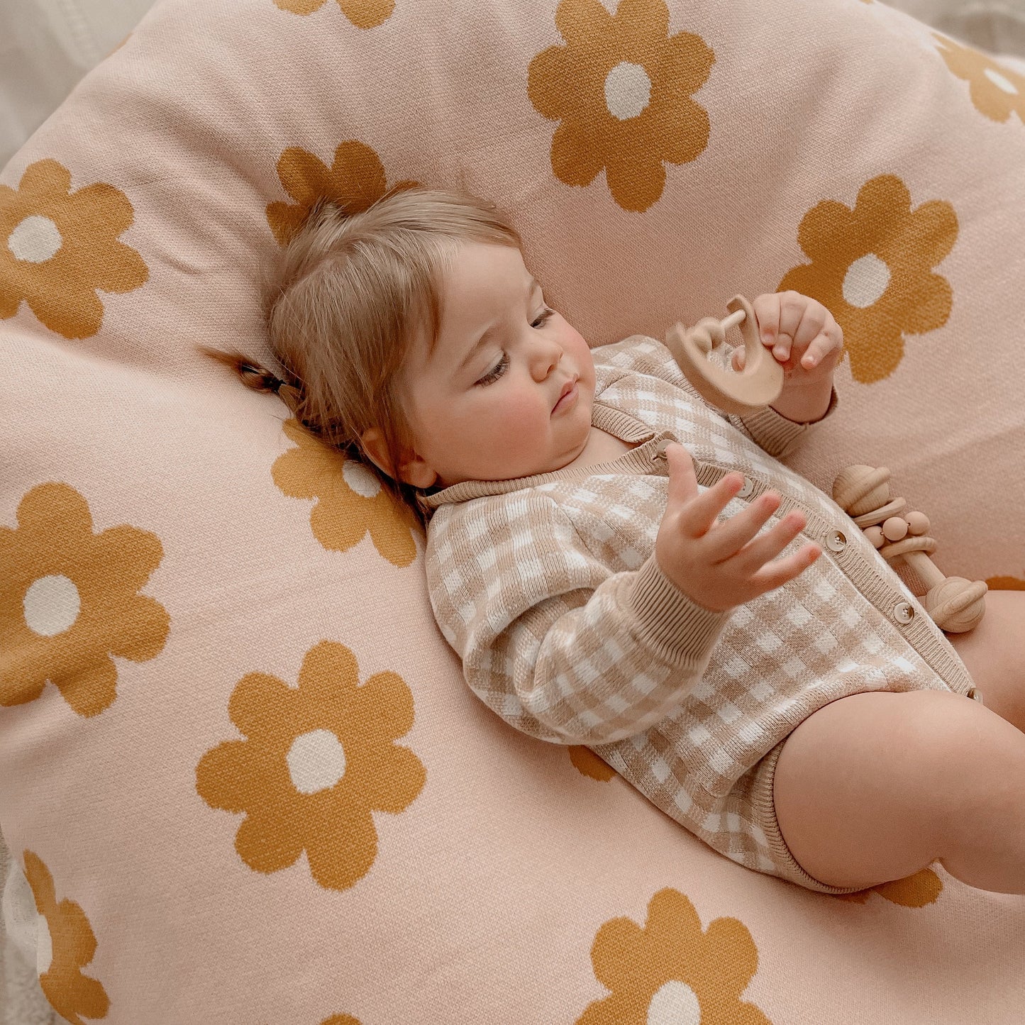 BLA03-DaisyChainBlanket-TwoBrisbaneMamas-05-crop_66f691f0-e5fb-42a4-a159-d9c888ad51e0.jpg