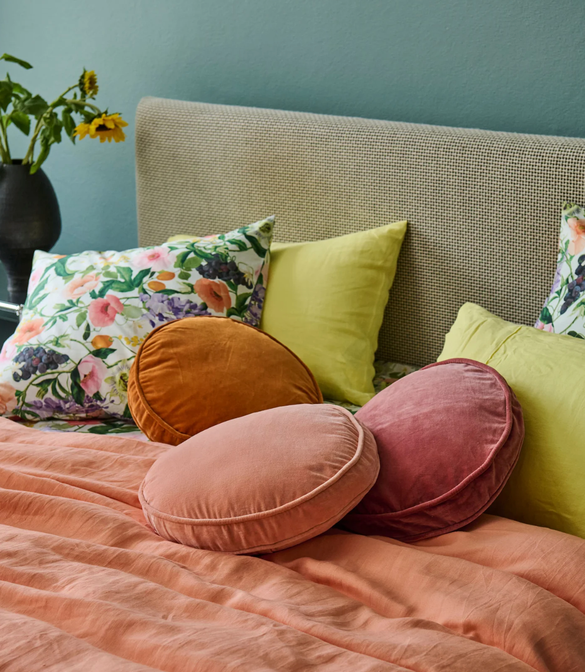 Peach Velvet Pea Cushion