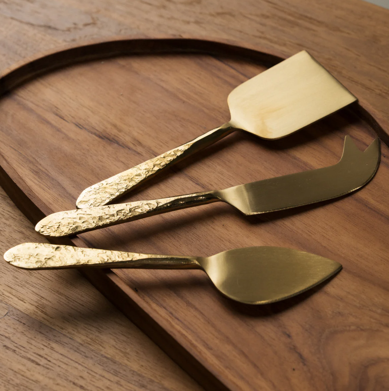 Mira Textured Brass Cheese Set