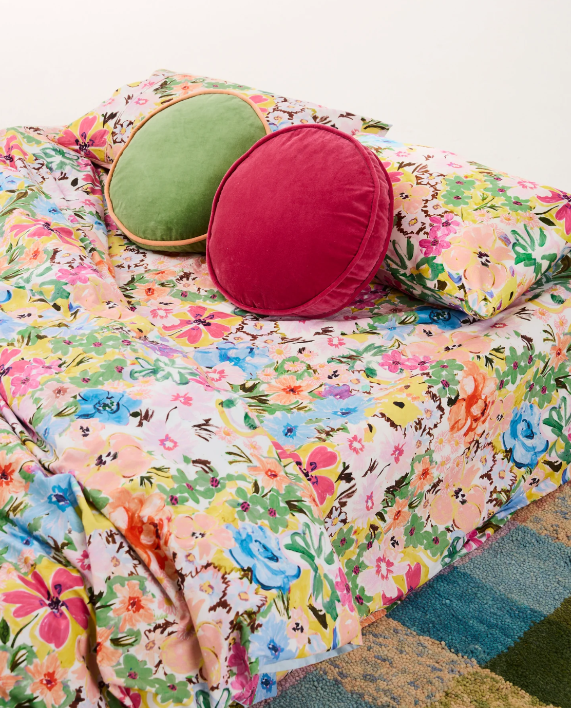 Pesta Velvet Pea Cushion