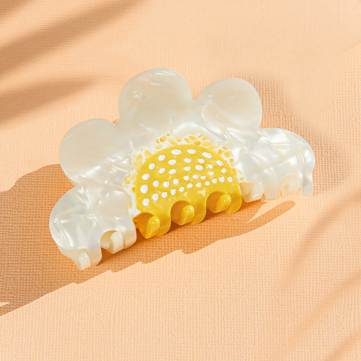 Daisy Flower Hair Claw Clip - White