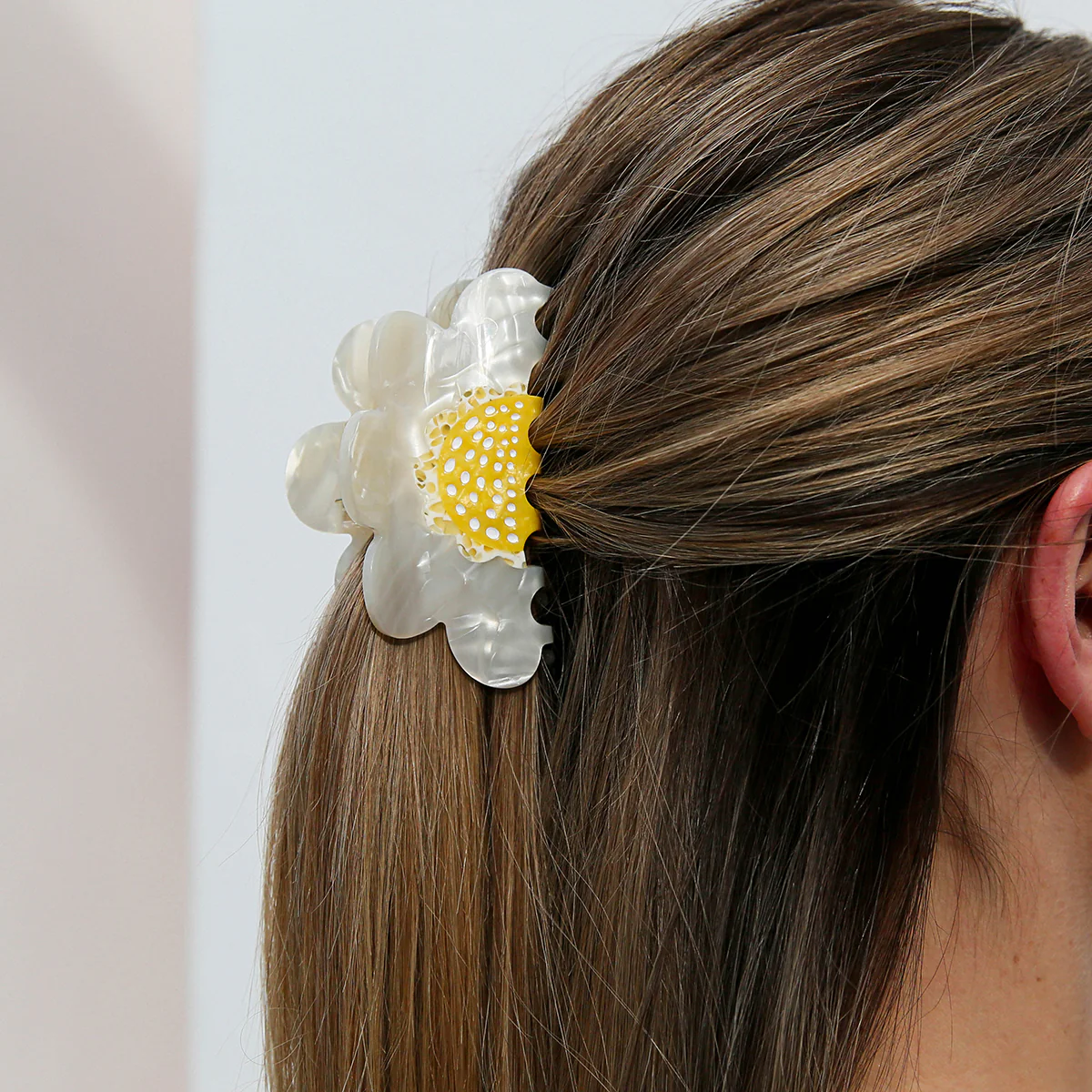 Daisy Flower Hair Claw Clip - White