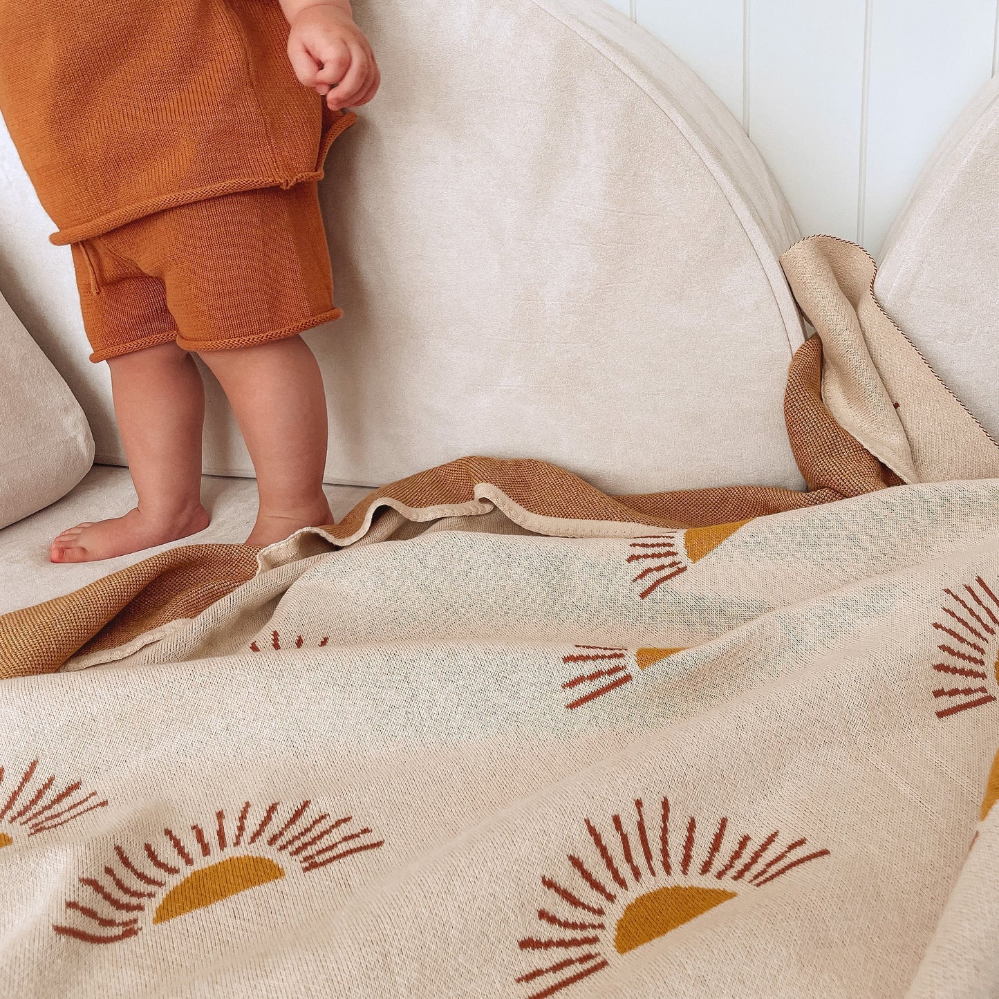 BLA01-SunsCreamBlanket-TwoBrisbaneMamas-03-crop_35124731-0524-460a-8382-277d6bdb0120.jpg