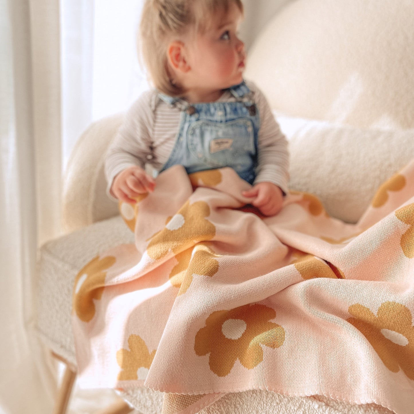 BLA03-DaisyChainBlanket-TwoBrisbaneMamas-04-crop_eaaf8738-c7e0-4bb5-8b2d-212077c5f531.jpg